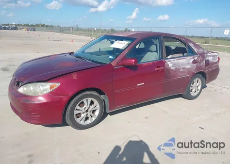 2005 Toyota Camry Le z USA, uszkodzony, nr VIN 4T1BE32K75U013544